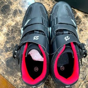 Size 7 Peloton Cycle Shoes